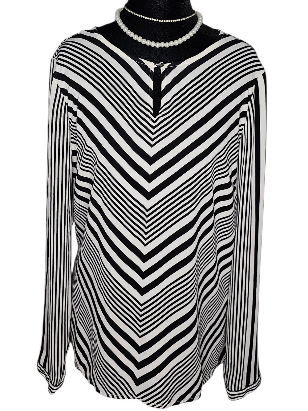 Talbots Black & White Chevron V-Notch Long Sleeve Top